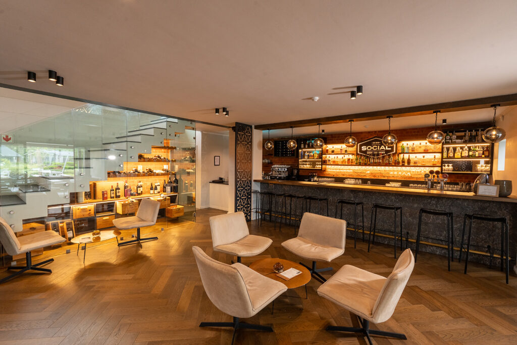Knysna Hollow bar and lounge lighting