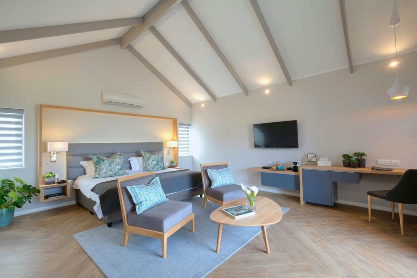 Knysna Hollow suite with lighting and power points