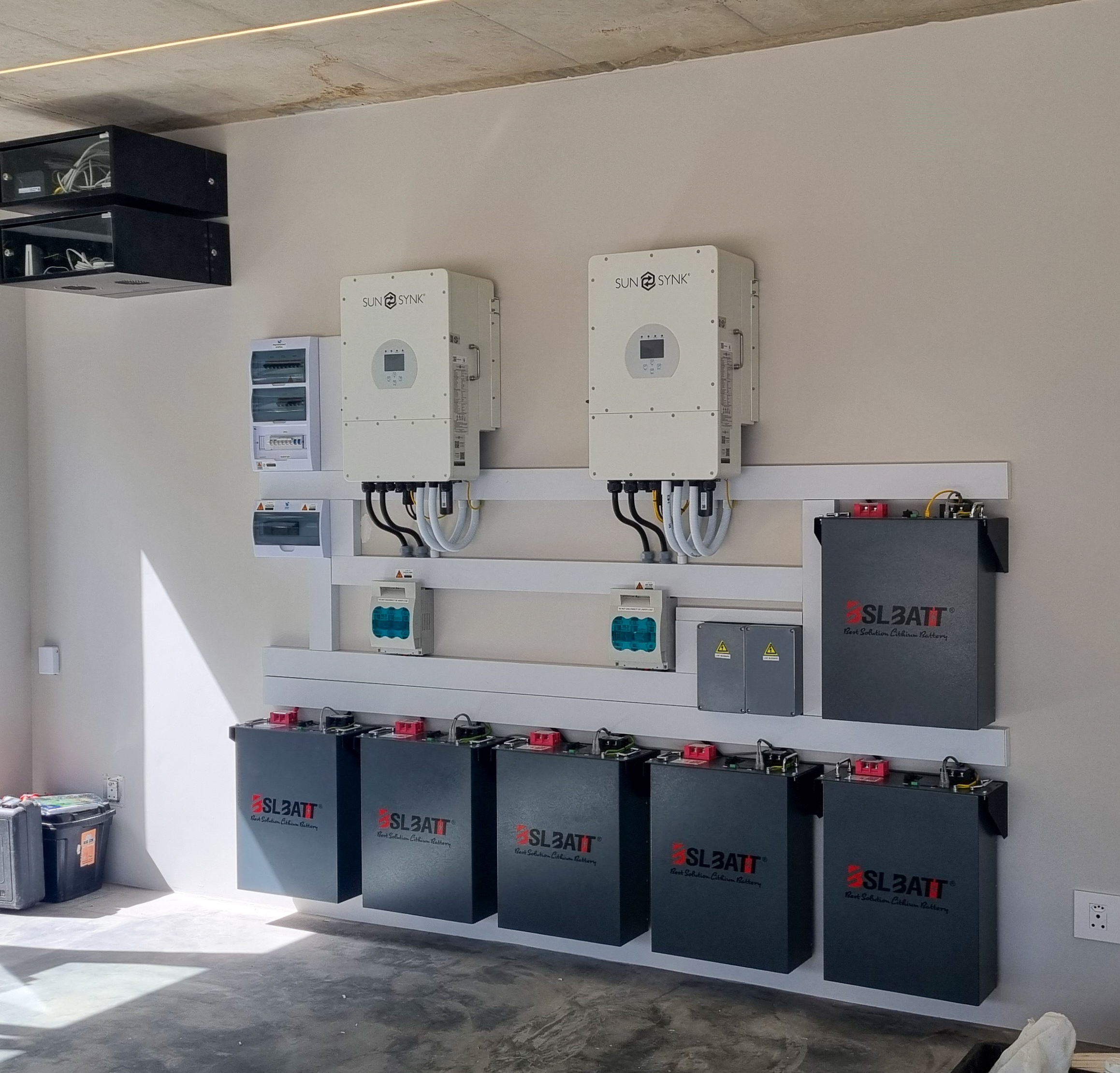 Solar inverter and battery wall installation